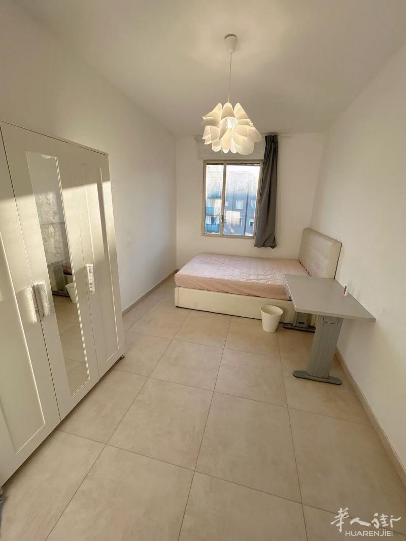 米兰大房间出租 quarto Oggiaro  v
