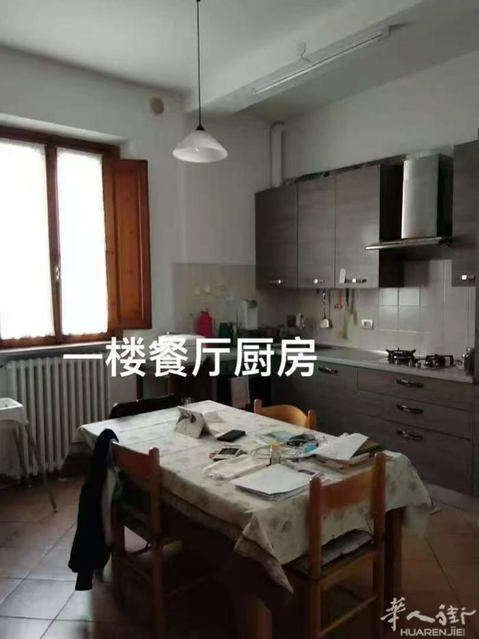 santa lucia区分esselunga附近落地房出租，总共三个卧室，厨房、