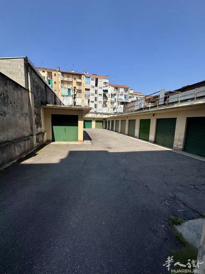 都灵车库出租 月租100 一个月租金 一个月押金 一个月中介费 地址：via m