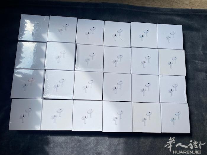 苹果蓝牙耳机  最供不应求的货 24盒 单买35 全包30  加微信 BRS30
