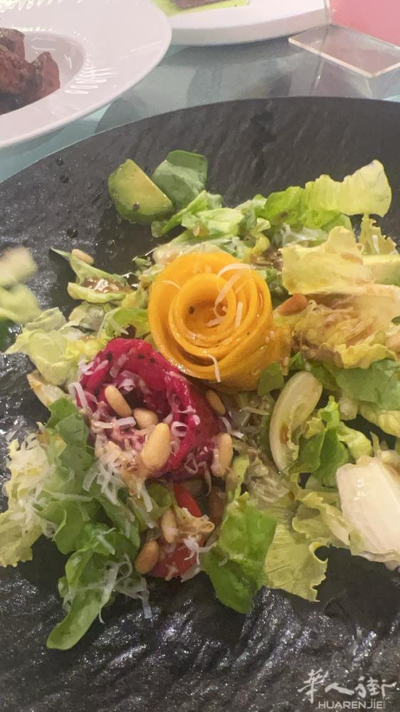 我们是罗马快餐 每天现烧 食材新鲜 厨房透明 目前有送A线地铁和EUR 各种点心