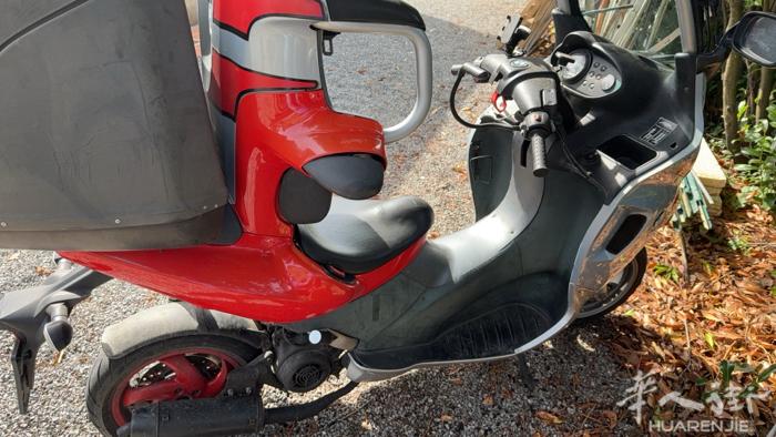 宝马c1 摩托车转让。125cc。不要带头盔。价格很便宜。