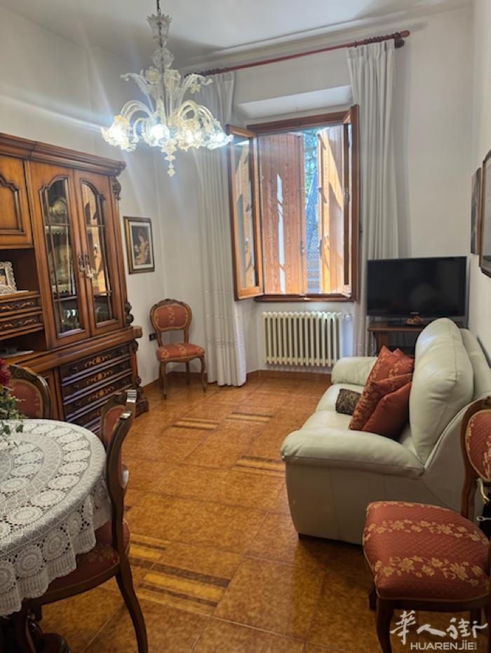 Via Roma 306  罗马公园附近  落地房出售 200平方 3房一厅+厨
