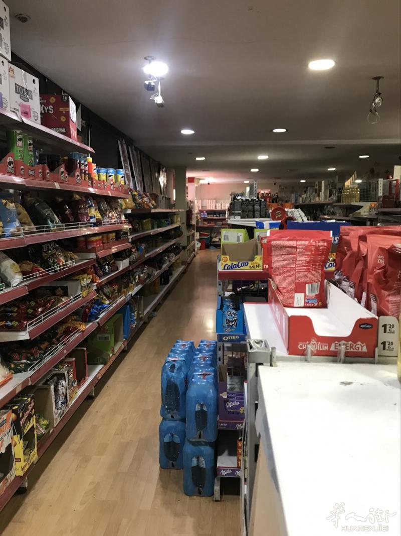 马德里郊区200多平方糖果店带百元店所有的商品和货