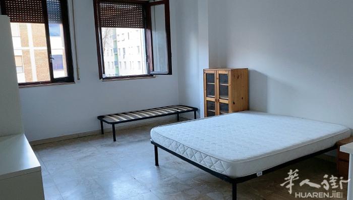 米兰市内.quarto oogiaro有个大房间搭铺
