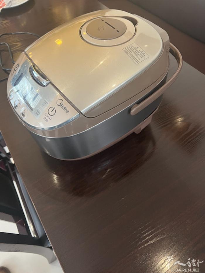 电饭锅转让60欧元有意请联系0652066962