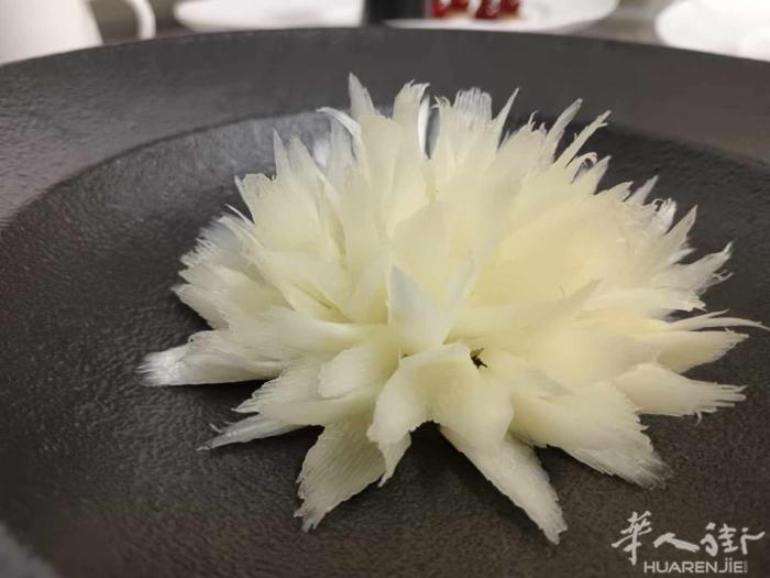 本人来自南京，是一名高级厨师，想找一份稳定的工作和高档的会所，有需要的老板可以联