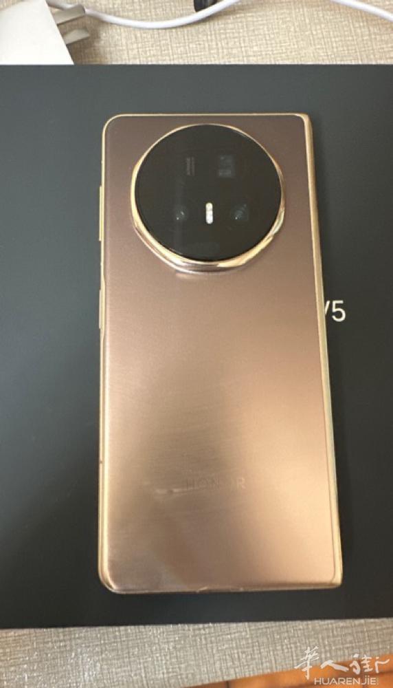 honor magic v5 16GB+521GB金色 8月底刚买，只激活用了一