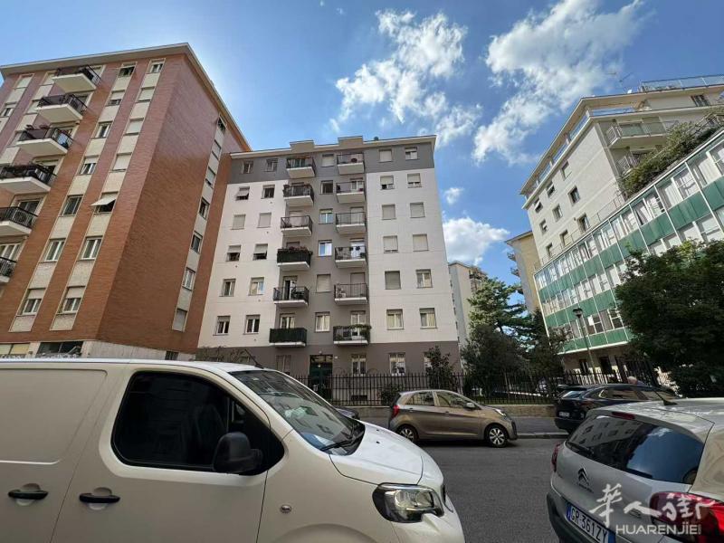 米兰，centrale电梯房，全屋落地窗