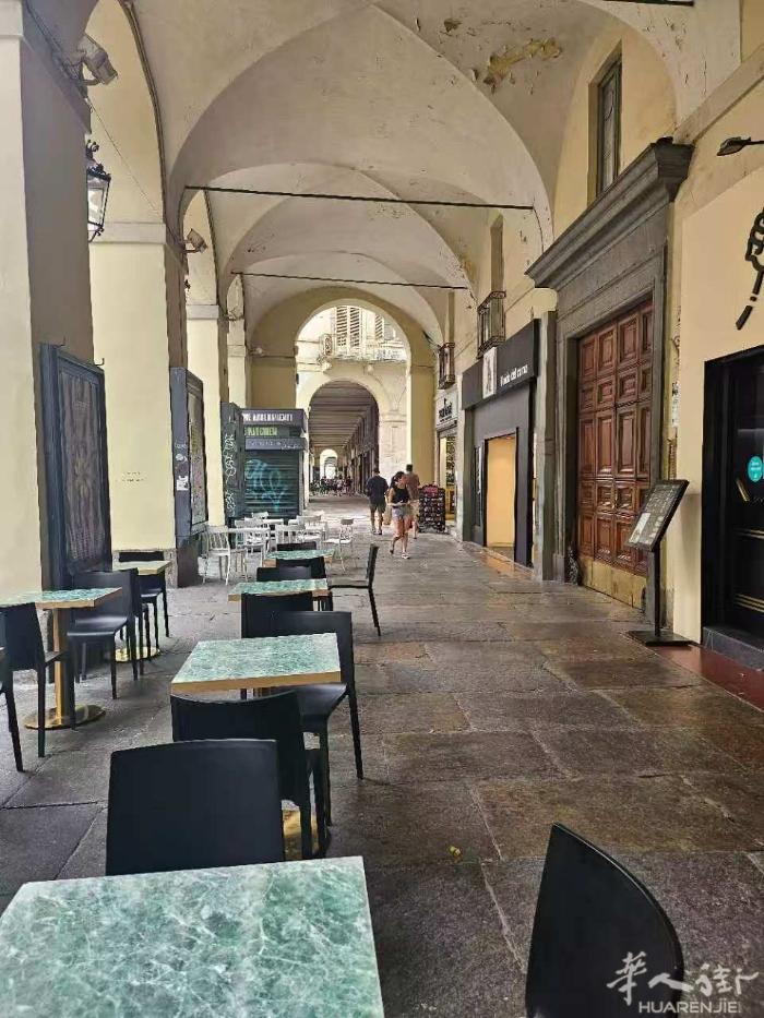 都灵 中餐馆 转让。 地址：Via po.torino ， 平方：共300平，