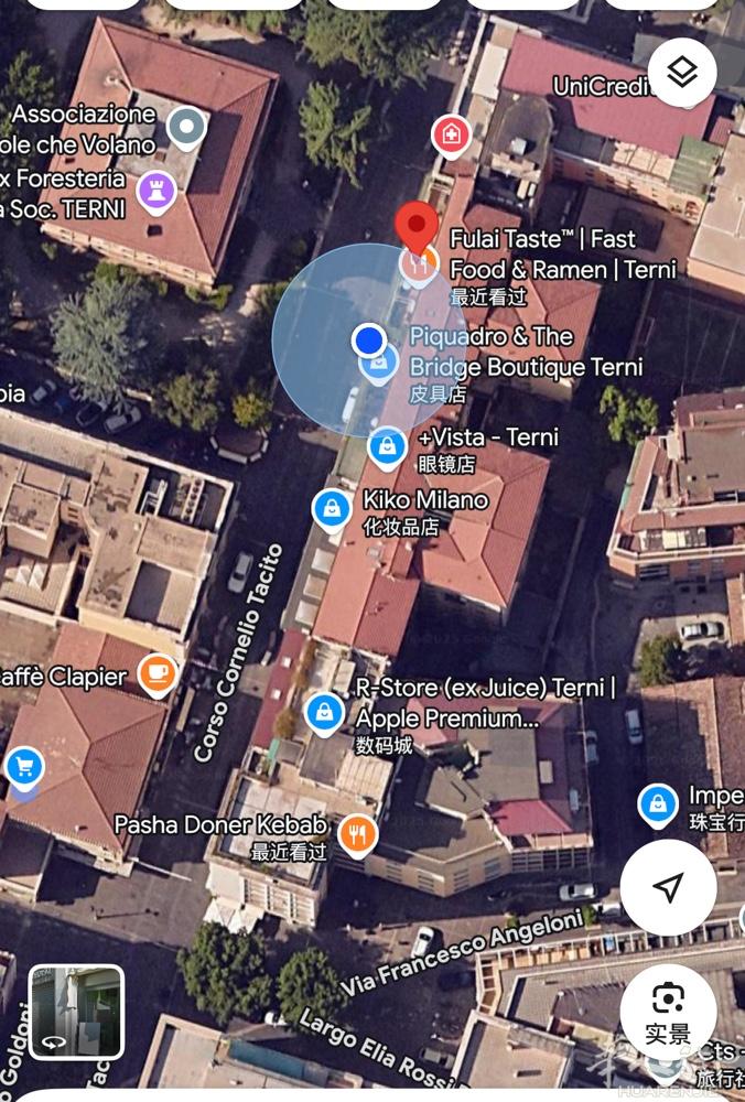 饺子炒面店转让，位于Terni市中心主街人流量大，适合一家人营业