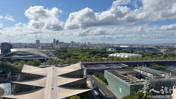 93 PANTIN 地铁5号线HOCHE，3房1厅90平米出租 1500欧不含杂