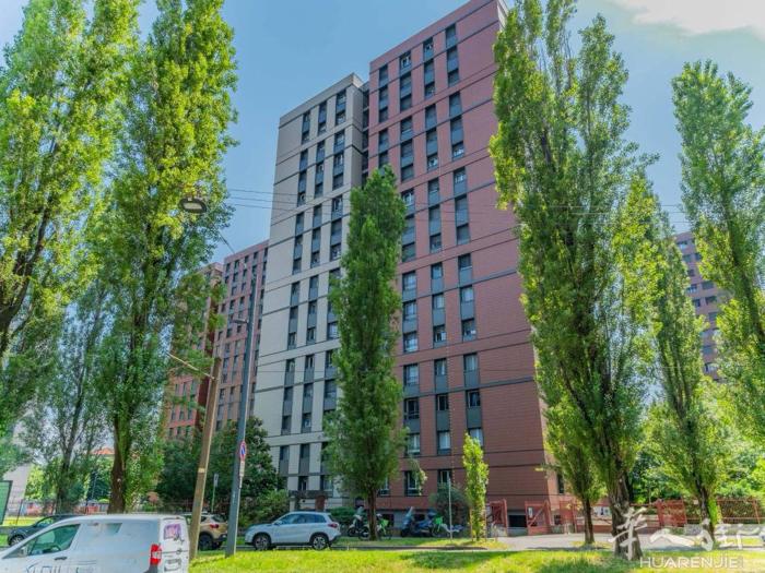 米兰紫线Ca Granda地铁口 两室一厅两卫带车库 2000 包物业