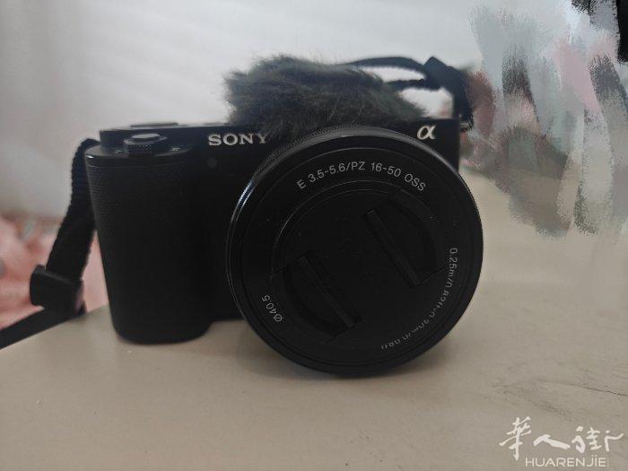 出全新sony 相机 zv-10 带俩个充电池（相机是意大利语的）