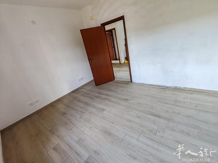 Ancona出售独立房  私人电话☎️ 338 496 3128  ：位于马尔凯