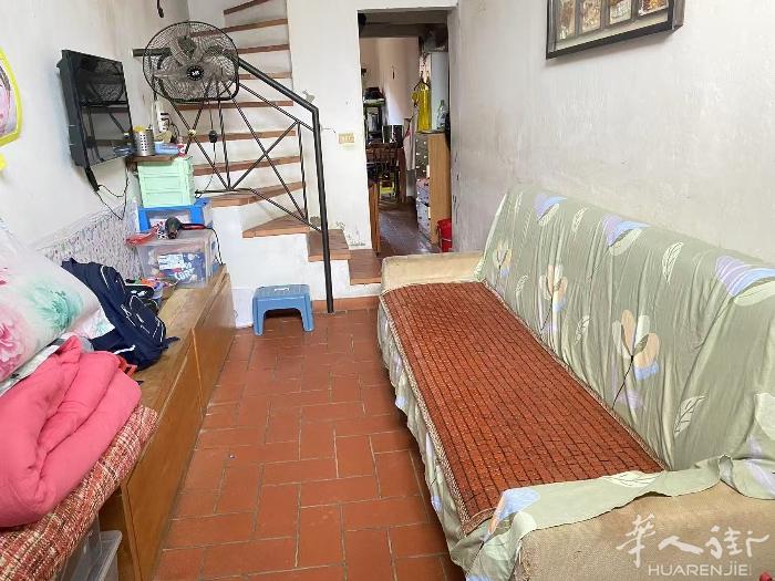 房屋出租，一房一厅在警察局后面，撸啊撸烧烤隔壁，房租600+转让费