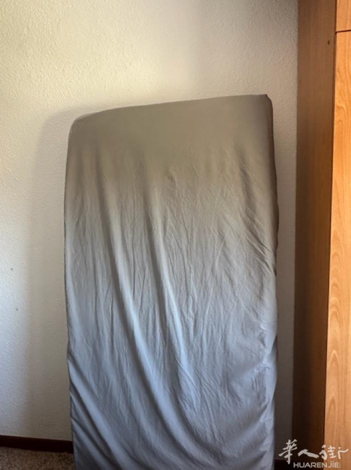 出床垫 90X190 conforama买的 原价120 几乎全新 就使用过 2