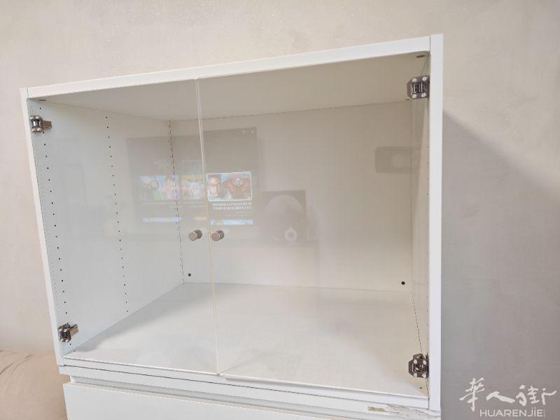 刚买全新第一天，跟家里尺寸对不上。还配了亚克力双开防尘门。可送回上门 60。有兴趣联系微信shunfeng1421