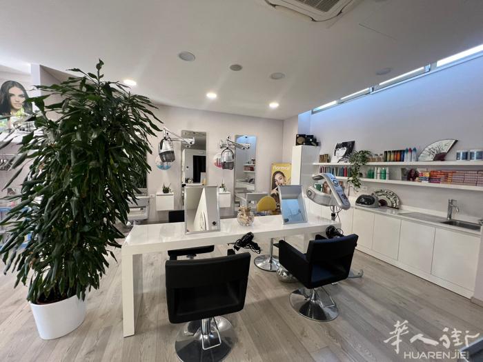 威尼托大区 Conegliano 老外理发美甲店转让   95 平方 刚刚装修过