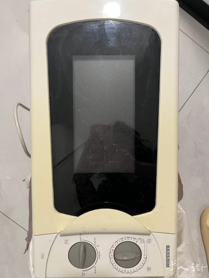 微波炉1 5欧，安踏全新鞋子4 0码15欧，有意者请联系0651009855