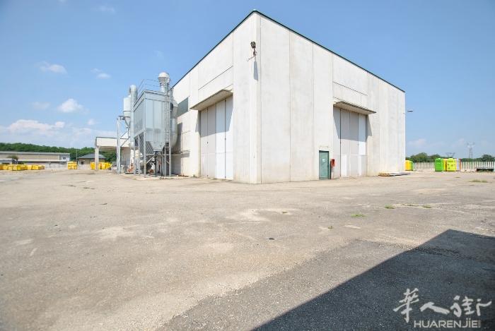 Ghislarengo (Vercelli)有一家厂房出售。整体面积1万8千平方