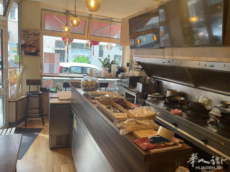 杜塞市火车站约2公里一小店转让，房租非常低（冷90