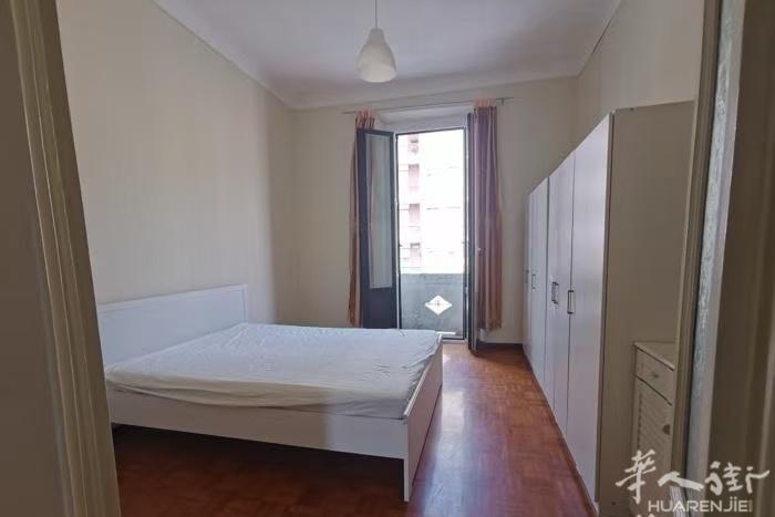 米兰黄线地铁，区域（lodi） 地址：via benaco， 楼层：2楼步梯，