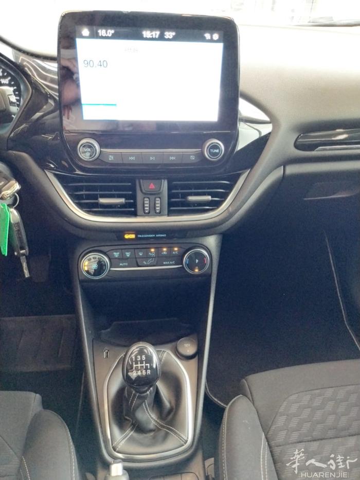 福特fiesta 1.0 2023年5月 9000公里 汽油混电 90kw 12