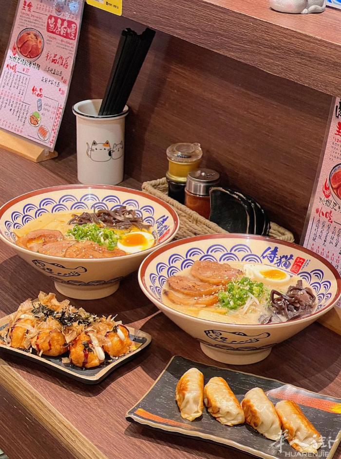 华人街日式拉面店招跑堂，半工或者全工！！ 店小轻松，自主权利大，老板不在店，全权