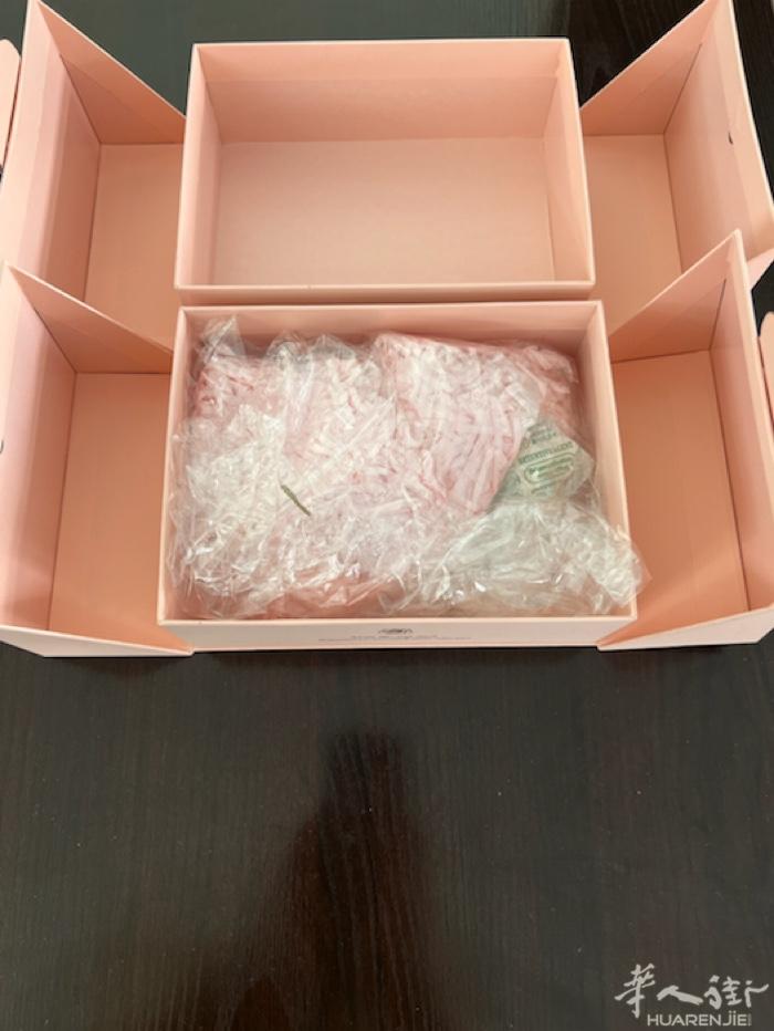 结婚伴娘礼盒有意请联系0652066962