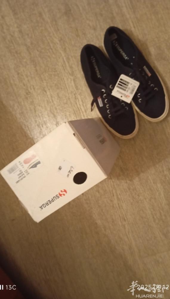 全新43的鞋子转卖,小孩脚大了,有需要的朋友请电0778146982,原价是65