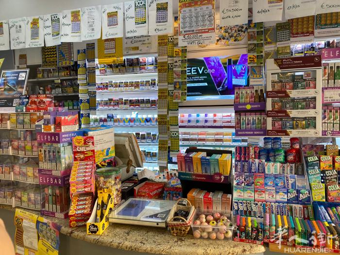 Modena 市中心。 烟草店Tabacchi 转让 Aggio 一年 19万欧