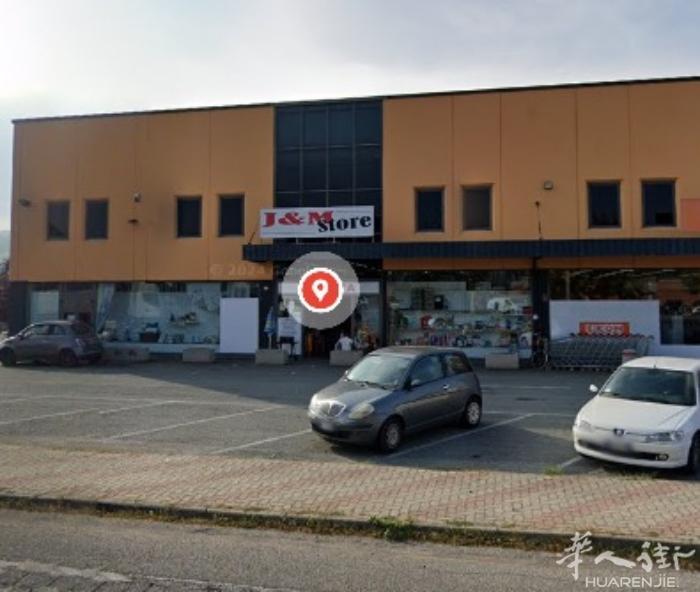 acqui terme 附近一家店面550平方带仓库