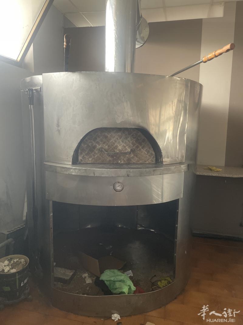 自提有一个二手烧柴pizza炉便宜出售有需要的老板