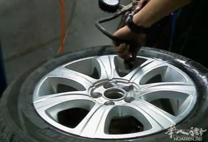 专业汽车电瓶亏电搭车，爆胎更换备胎，补胎，如果你在外地或者高速上出现这些问题请电