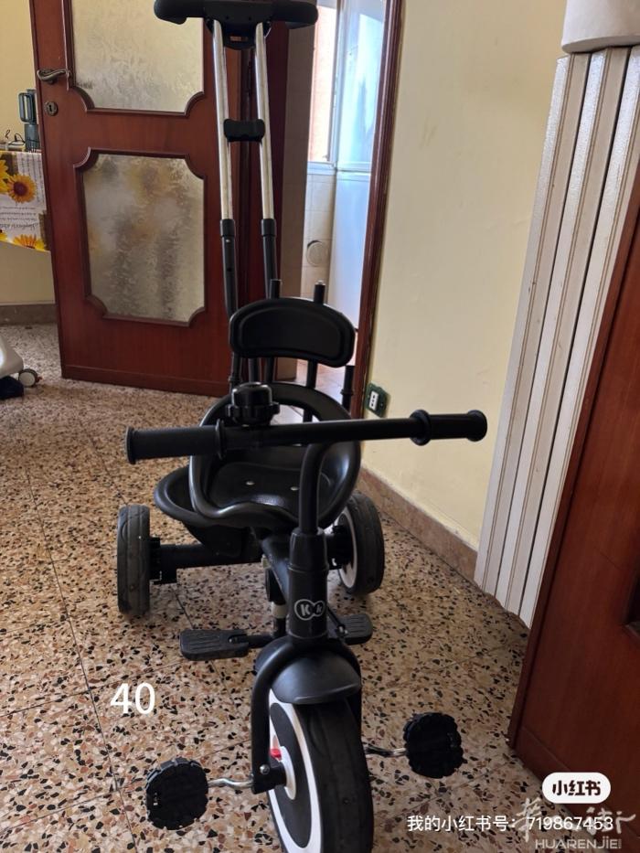 20€出小孩子三轮车 遮阳棚，有点生锈 米兰，brescia 可送货， 需要可以
