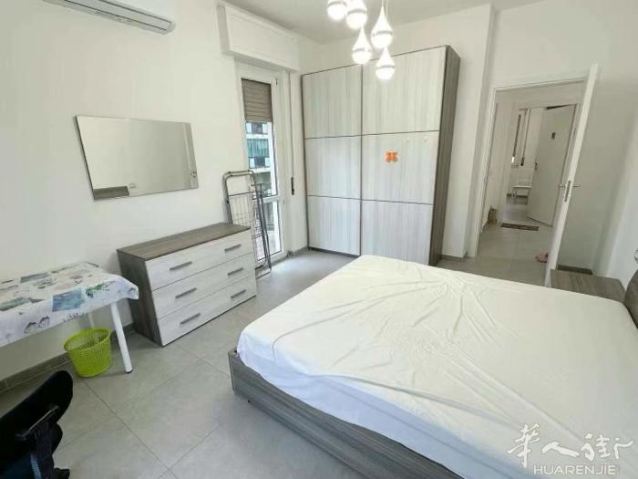 ‼️affori centro地铁口出租精装三室一厅，每个房间都有空调。户型：三