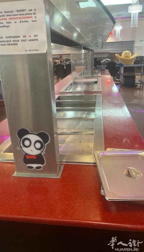 现餐馆翻新 有餐台 椅子 刀叉架出售有需要的朋友们请联系0650510024