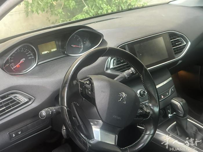 转Peugeot 308w 五座旅行车1.2 120ch 自动挡 122000公