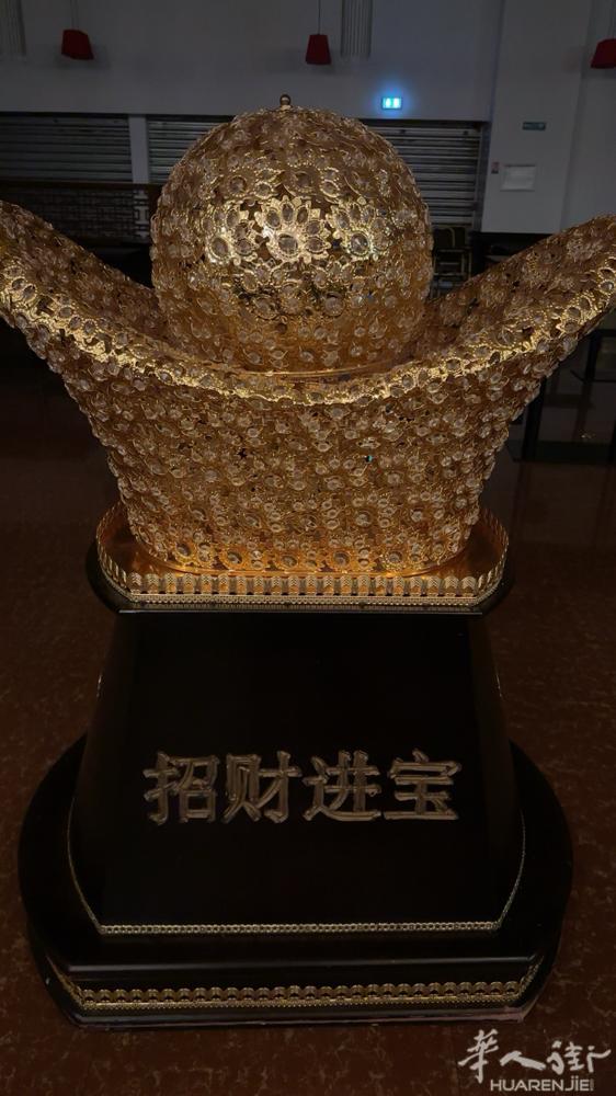 餐馆装修全部转让，有意者请联系￼