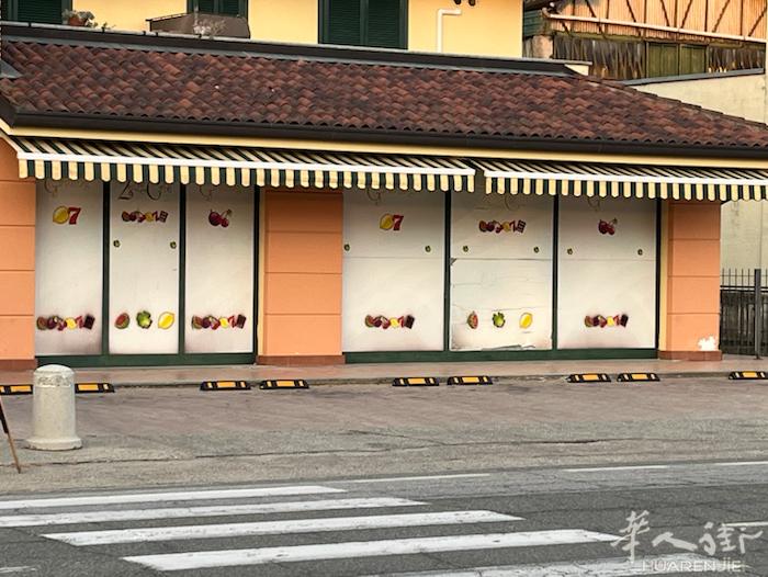 店面的房子卖140平方，两个车库出售价14万