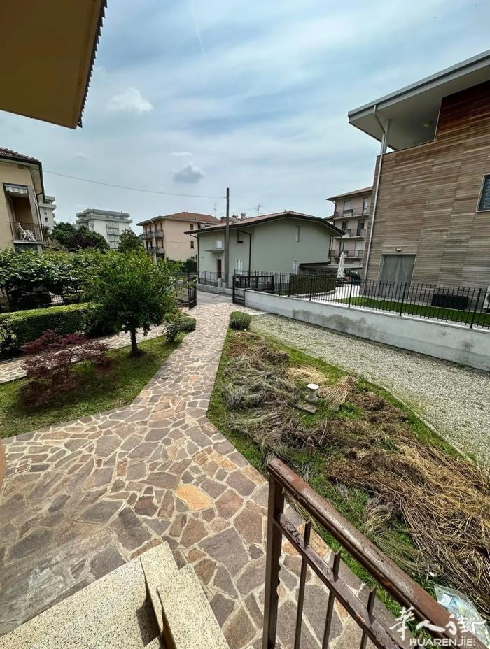dalmine bergamo 近unibg工程学院 两个单间出租 请电话联系