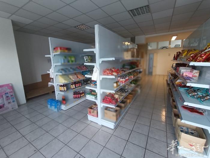 货架出售全新的 店在padova