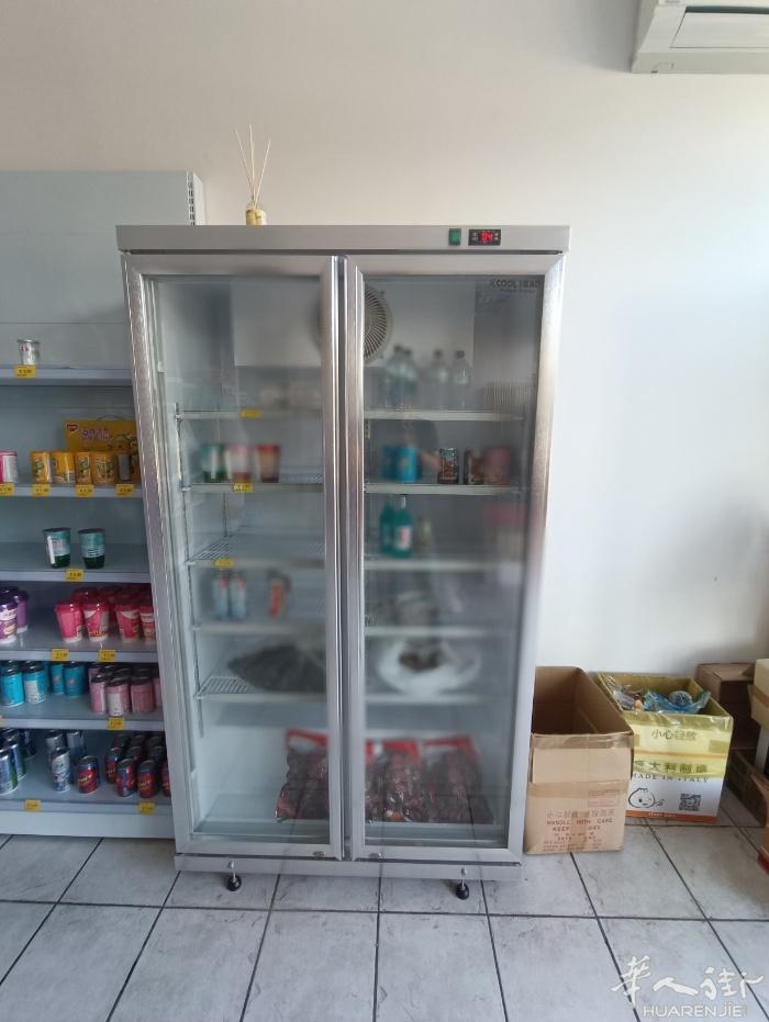 出售 冷柜 1台 冰柜 2台 冷藏展示柜,1台 店在padova 周边城市 tr