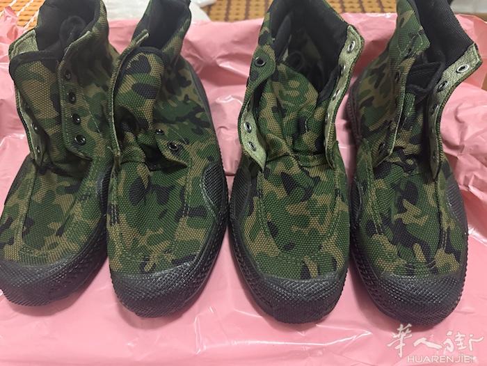 出售全新男鞋，43-44码。工地干泥水穿的鞋，一双靴子，两双干活的鞋，一起打包能