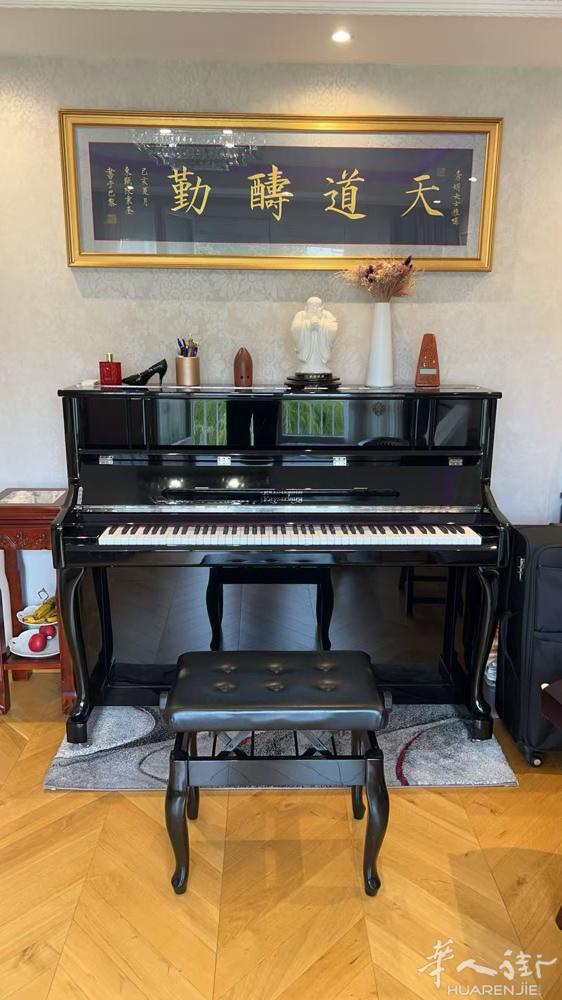 小巴黎出钢琴 9成新 出钢琴🎹一架，品牌德国kayserburg凯撒堡。型号