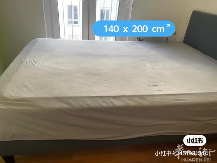 1.5 米款双人床，木床，60 欧。 140 x 200 cm, 62 €。 价