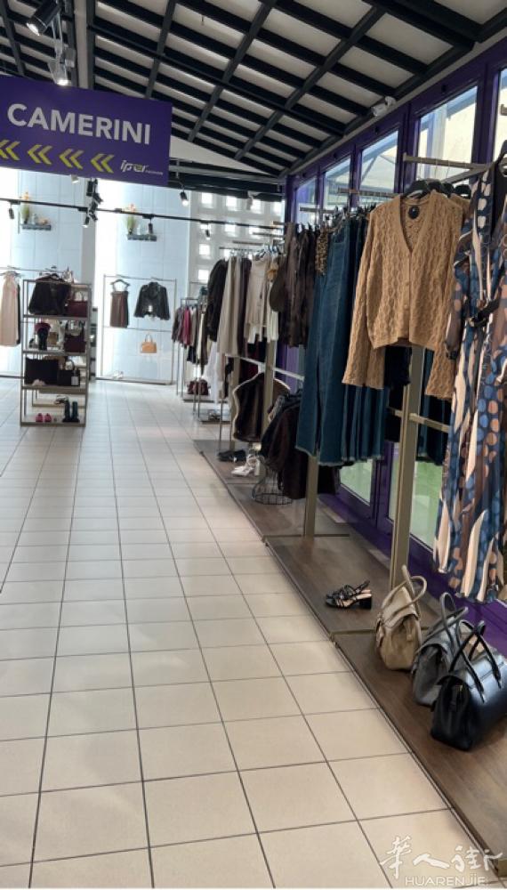 Belluno. 服装店，招女店员，不会可学，3包，13薪！