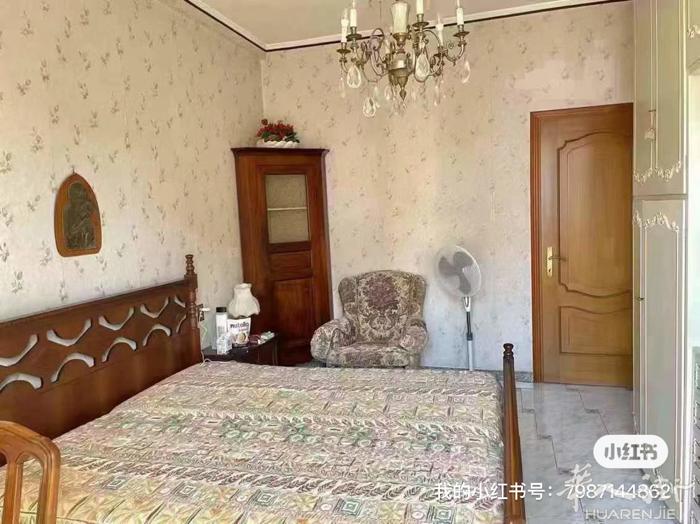 Brenta 地铁口三室出租一个单间带阳台 600/月 私人合同，可开暂住证 V