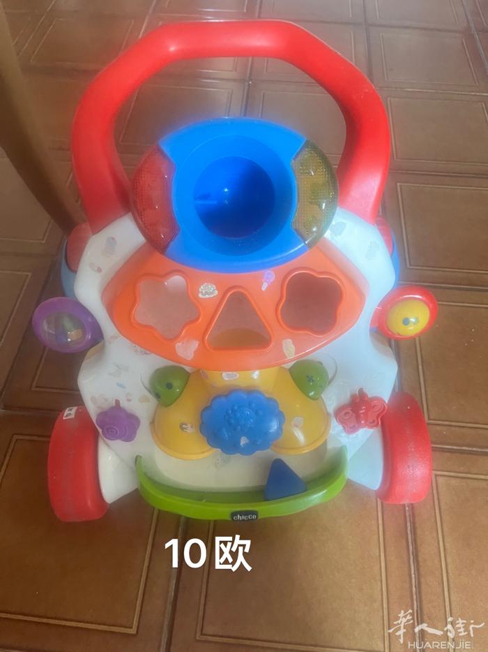 出售。尿包6号绿色的15一箱，还剩两箱，需要的联系
